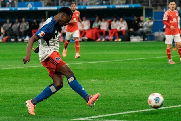 Deutschland, Fußball, 1. Bundesliga 2025 26, 6. Spieltag - HSV gegen 1. FSV Mainz - Volksparkstadion Hamburg: Albert Sambi Lokonga (HSV, 6) Torschuss zum 1:0 für den HSV Copyright: xJamesxZabelx