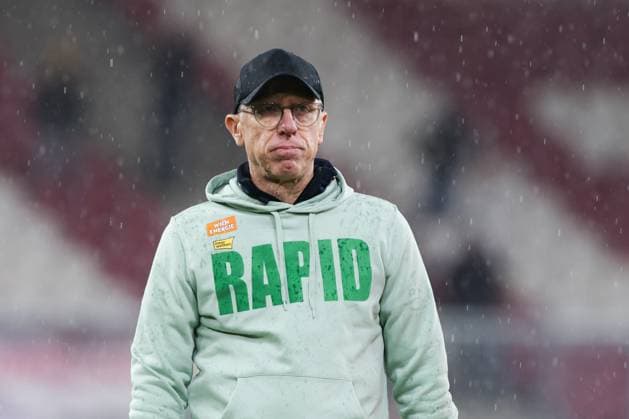 SOCCER - BL, RBS vs Rapid SALZBURG,AUSTRIA,05.OCT.25 - SOCCER - ADMIRAL Bundesliga, Red Bull Salzburg vs SK Rapid Wien. Image shows head coach Peter Stoeger (Rapid).  GEPAxpictures xMathiasxMandl