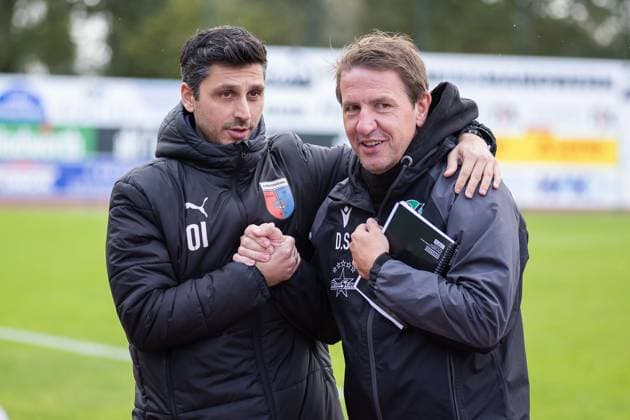 Fussball I Herren I Saison 2025-2026 I Regionalliga Nord I 13. Spieltag I SV Drochtersen-Assel - Hannover 96 II I 05.10.2025 Oliver Ioannou (Trainer Coach, SV Drochtersen Assel), Daniel Stendel (Trainer, Hannover 96 II) Drochtersen Kehdinger Stadion Niedersachsen Deutschland Copyright: xLobeca JörgxStruwex