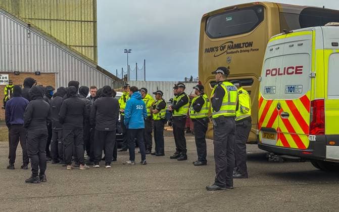 UK: Falkirk V Rangers, Scottish Premiership, 05 October 2025 Rangers fans Union Bears block in Rangers team bus in protest against Rangers Manager Russell Martin. Falkirk V Rangers, Scottish Premiership, 05 October 2025 Fakirk The Falkirk Stadium Stirlingshire Scotland Copyright: xLiamxChesterx