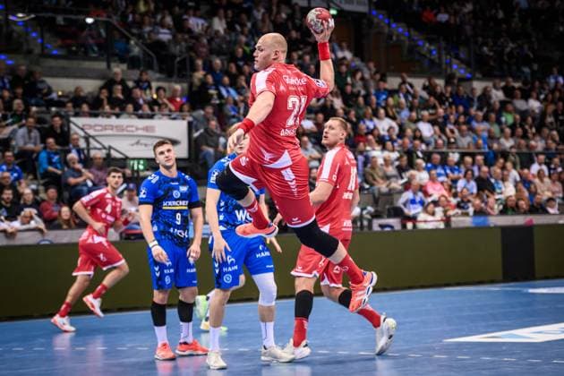 Arnar Freyr Arnarsson (MT Melsungen, 21) - hoher Sprung in den Kreis GER, TVB 1898 Stuttgart - MT Melsungen, DAIKIN HBL, Handball, Bundesliga, 7. Spieltag, Spielzeit 2025 2026, 05.10.2025 GER, TVB 1898 Stuttgart - Frisch Auf! Goeppingen, DAIKIN HBL, Handball, Bundesliga, 7. Spieltag, Spielzeit 2025 2026, 05.10.2025 Stuttgart Copyright: xSandyxDinkelackerx EP_SDR