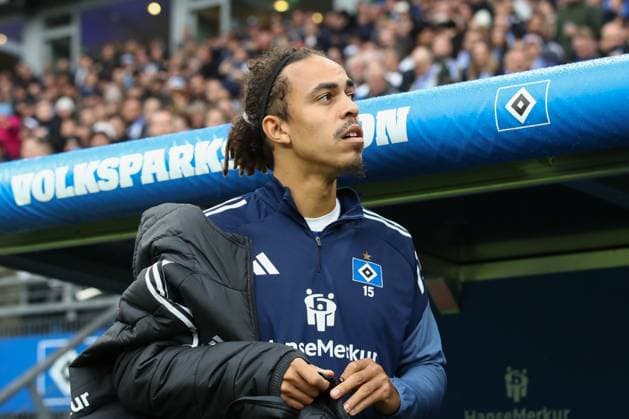 05.10.2025, xtgx, Fussball 1. Bundesliga, Hamburger SV - 1. FSV Mainz 05 emspor, v.l. Yussuf Poulsen (HSV, 15) Ersatzspieler, Auswechselspieler (DFL DFB REGULATIONS PROHIBIT ANY USE OF PHOTOGRAPHS as IMAGE SEQUENCES and or QUASI-VIDEO) Hamburg