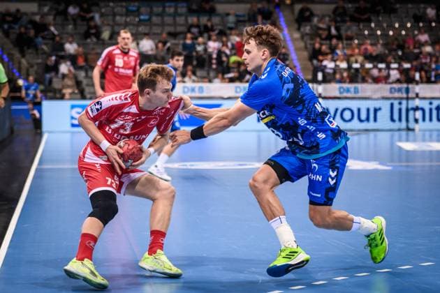 Timo Kastening (MT Melsungen, 73) vs. Max Haefner (TVB Stuttgart, 03) GER, TVB 1898 Stuttgart - MT Melsungen, DAIKIN HBL, Handball, Bundesliga, 7. Spieltag, Spielzeit 2025 2026, 05.10.2025 GER, TVB 1898 Stuttgart - Frisch Auf! Goeppingen, DAIKIN HBL, Handball, Bundesliga, 7. Spieltag, Spielzeit 2025 2026, 05.10.2025 Stuttgart Copyright: xSandyxDinkelackerx EP_SDR