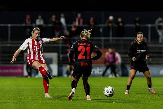 Google Pixel Frauen-Bundesliga, 1. FC Köln - Bayer 04 Leverkusen; 05.10.2025 Zweikampf Sandra Jessen (1. FC Köln, 6), Vanessa Fudalla (Bayer 04 Leverkusen, 21) Google Pixel Frauen-Bundesliga, 1. FC Köln - Bayer 04 Leverkusen Köln, Franz-Kremer-Stadion am 05.10.2025 DFB REGULATIONS PROHIBIT ANY USE OF PHOTOGRAPHS AS IMAGE SEQUENCES AND OR QUASI-VIDEO. Copyright: xBEAUTIFULxSPORTS Wunderlx