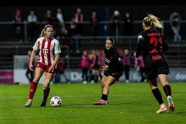 Google Pixel Frauen-Bundesliga, 1. FC Köln - Bayer 04 Leverkusen; 05.10.2025 Sandra Jessen (1. FC Köln, 6) am Ball Google Pixel Frauen-Bundesliga, 1. FC Köln - Bayer 04 Leverkusen Köln, Franz-Kremer-Stadion am 05.10.2025 DFB REGULATIONS PROHIBIT ANY USE OF PHOTOGRAPHS AS IMAGE SEQUENCES AND OR QUASI-VIDEO. Copyright: xBEAUTIFULxSPORTS Wunderlx