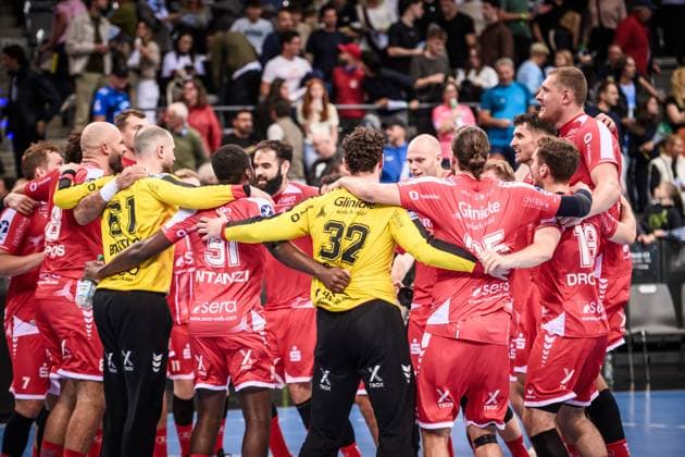 Jubel, Freude, Teamspirit, Teamkreis beim MT Melsungen nach Auswaertssieg GER, TVB 1898 Stuttgart - MT Melsungen, DAIKIN HBL, Handball, Bundesliga, 7. Spieltag, Spielzeit 2025 2026, 05.10.2025 GER, TVB 1898 Stuttgart - Frisch Auf! Goeppingen, DAIKIN HBL, Handball, Bundesliga, 7. Spieltag, Spielzeit 2025 2026, 05.10.2025 Stuttgart Copyright: xSandyxDinkelackerx EP_SDR