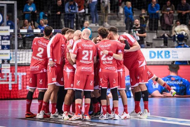 Teamspirit, Teamkreis beim MT Melsungen nach Auswaertssieg GER, TVB 1898 Stuttgart - MT Melsungen, DAIKIN HBL, Handball, Bundesliga, 7. Spieltag, Spielzeit 2025 2026, 05.10.2025 GER, TVB 1898 Stuttgart - Frisch Auf! Goeppingen, DAIKIN HBL, Handball, Bundesliga, 7. Spieltag, Spielzeit 2025 2026, 05.10.2025 Stuttgart Copyright: xSandyxDinkelackerx EP_SDR