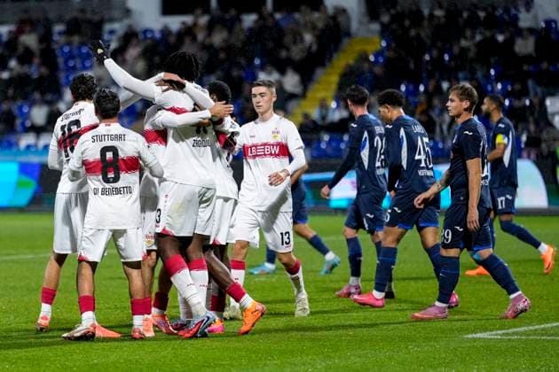Spieler vom VfB Stuttgart II U21, U 21 , jubeln über das Tor zum 0:1, Jubel, Torjubel, Torerfolg, celebrate the goal, goal, celebration, jubelt ueber das Tor, Freuen, Freude, freut sich, optimistisch, positiv, Spielszene, Highlight, Action, Aktion, 05.10.2025, Sinsheim (Deutschland), Fussball, 3. Liga, TSG 1899 Hoffenheim II - VfB Stuttgart II, DFB DFL REGULATIONS PROHIBIT ANY USE OF PHOTOGRAPHS AS IMAGE SEQUENCES AND OR QUASI-VIDEO.