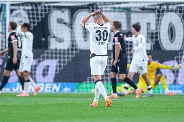 05.10.2025, Fußball, Borussia Mönchengladbach - SC Freiburg, 1. Fußball Bundesliga, Borussia-Park, Saison 2025 2026: Nico Elvedi (Borussia Mönchengladbach 30) steht enttäuscht auf dem Spielfeld DFB regulations prohibit any use of photographs as image sequences and or quasi-video. Nordrhein-Westfalen Deutschland