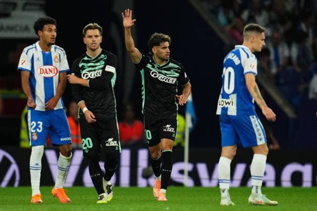 ESP: RCD Espanyol v Real Betis. La Liga EA Sports. Date 8 Ez Abde of Real Betis celebrates after scoring the 1-2 during the La Liga EA Sports match between RCD Espanyol and Real Betis played at RCDE Stadium on October 5, 2025 in Barcelona, Spain. kpng Copyright: xBaguxBlancox xPRESSINx PS_251005_ESP_BET_2525_1831