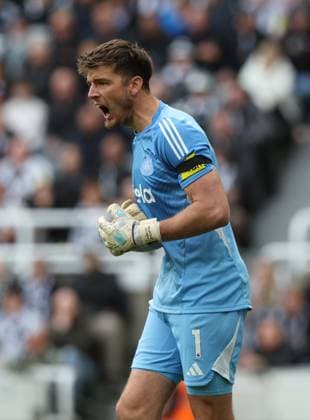 Newcastle Upon Tyne, England, 5th October 2025. Nick Pope of Newcastle United during the Newcastle United vs Nottingham Forest Premier League match at St. James Park, Newcastle Upon Tyne. Picture credit should read: Nigel Roddis Sportimage EDITORIAL USE ONLY. No use with unauthorised audio, video, data, fixture lists, club league logos or live services. Online in-match use limited to 120 images, no video emulation. No use in betting, games or single club league player publications. SPI_075_NR_NEWC_NOTT SPI-4199-0073
