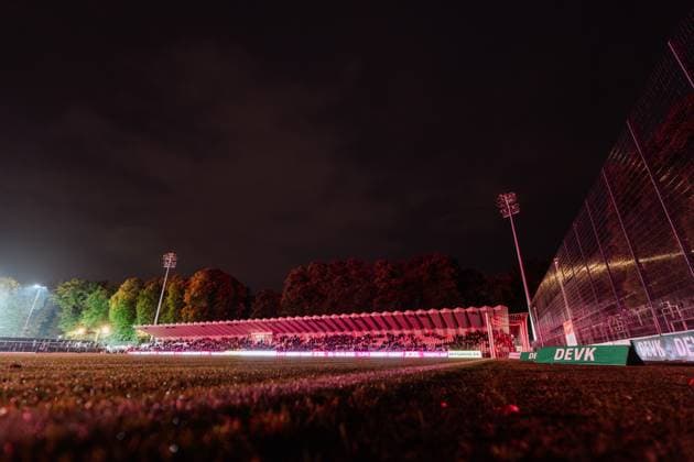 05.10.25, Frauen, Fussball, 1.BL, Saison 2025 2026, 1. FC Köln - Bayer 04 Leverkusen, 5. Spieltag Flutlichtausfall führt zu Spielunterbrechnung im Franz Kremer Stadion, Totale Köln Franz-Kremer-Stadion NRW Deutschland