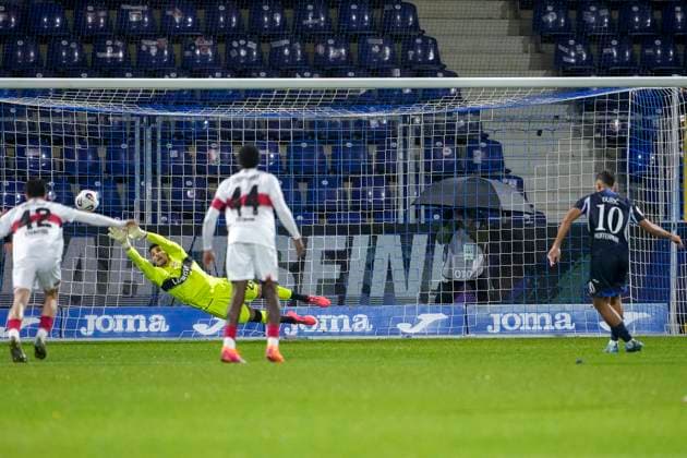 Luka Djuric (Duric, TSG II, 10) erzielt per Elfmeter gegen Dominik Draband (Torwart, VfB II, 28) das Tor zum 1:1, Treffer, Torerfolg, Highlight, Action, Aktion, Spielszene, 05.10.2025, Sinsheim (Deutschland), Fussball, 3. Liga, TSG 1899 Hoffenheim II - VfB Stuttgart II, DFB DFL REGULATIONS PROHIBIT ANY USE OF PHOTOGRAPHS AS IMAGE SEQUENCES AND OR QUASI-VIDEO.
