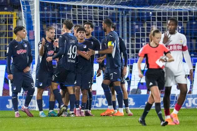 Spieler der TSG 1899 Hoffenheim II (U23), jubeln über das Tor zum 1:1, Jubel, Torjubel, Torerfolg, celebrate the goal, goal, celebration, jubelt ueber das Tor, Freuen, Freude, freut sich, optimistisch, positiv, Spielszene, Highlight, Action, Aktion, 05.10.2025, Sinsheim (Deutschland), Fussball, 3. Liga, TSG 1899 Hoffenheim II - VfB Stuttgart II, DFB DFL REGULATIONS PROHIBIT ANY USE OF PHOTOGRAPHS AS IMAGE SEQUENCES AND OR QUASI-VIDEO.