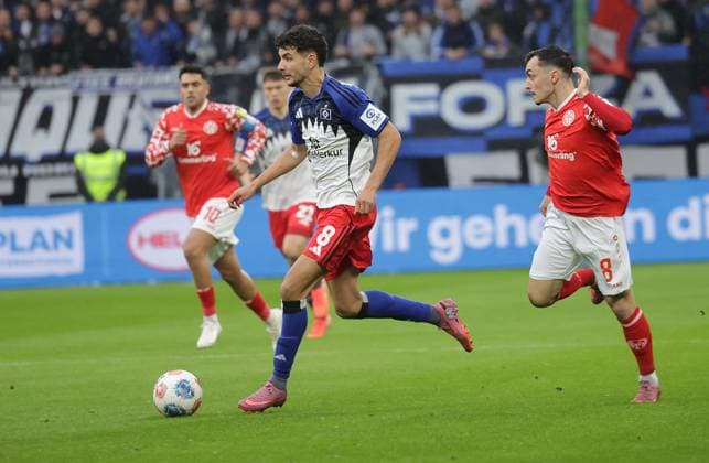 Daniel Elfadli (HSV) Fussball, Herren, Saison 2025 2026,1.Liga, Volksparkstadion, Hamburger SV gegen 1.FSV Mainz 05, 4-0 DFL REGULATIONS PROHIBIT ANY USE OF PHOTOGRAPHS AS IMAGE SEQUENCES AND OR QUASI-VIDEO.
