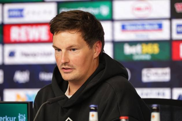 GER, xFSx ,Hamburg, HSV , 1. Bundesliga , Fussball, DFL, Hamburger SV , am Hamburger Volksparkstadion , 1.FSV Mainz 05 , 05.10.2025 v.l. Pressekonferenz nach dem Sieg gegen den 1.FSV Mainz 05 Trainer Merlin Polzin (Hamburger SV) DFL regulations prohibit any use of photographs as image sequences and or quasi-video. Copyright: HMBxMedia FernandoxSoares