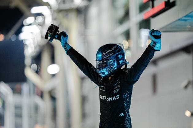 Formula 1 Singapore Grand Prix 2025 George Russell 63 (GBR) Mercedes F1 W16 celebrates winning during the Formula 1 Singapore Airlines Singapore Grand Prix 2025 at the Marina Bay Street Circuit, Singapore on 5 October 2025 Credit: Jun Da Tan Every Second Media Editorial use only. All images are copyright Every Second Media Limited. No images may be reproduced without prior permission. Copyright: xIMAGO EveryxSecondxMediax ESM-1610-0099 JunxDaxTanx xEveryxSecondxMediax