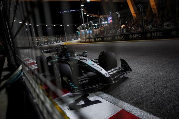 F1 - SINGAPORE GRAND PRIX 2025 63 RUSSELL George (gbr), Mercedes AMG F1 Team W16, action during the 2025 Formula 1 Singapore Grand Prix, 18th round of the 2025 FIA Formula One World Championship, WM, Weltmeisterschaft from October 3 to 5, 2025 on the Marina Bay Street Circuit, in Singapore - SingaporeSingapore  Copyright: xXavixBonillax