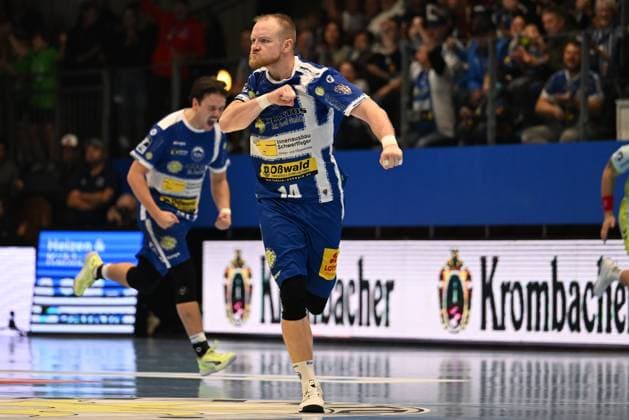 RECORD DATE NOT STATED Peter Walz (14; ThSV Eisenach) jubelt nach Tor Peter Walz (14; ThSV Eisenach) jubelt Copyright: xJoshuaxHildebrandtx
