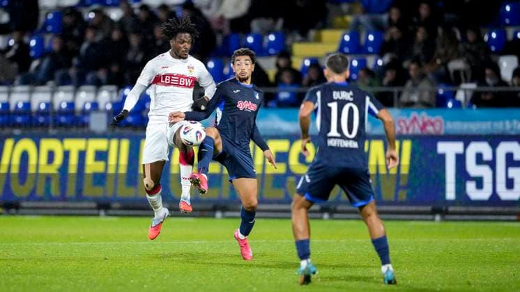 v.li.: Dan-Axel Zagadou (VfB II, 43), Ben Opoku Labes (TSG II, 45), Luka Djuric (Duric, TSG II, 10), Zweikampf, Spielszene, Duell, duel, tackle, tackling, Dynamik, Action, Aktion, 05.10.2025, Sinsheim (Deutschland), Fussball, 3. Liga, TSG 1899 Hoffenheim II - VfB Stuttgart II, DFB DFL REGULATIONS PROHIBIT ANY USE OF PHOTOGRAPHS AS IMAGE SEQUENCES AND OR QUASI-VIDEO.