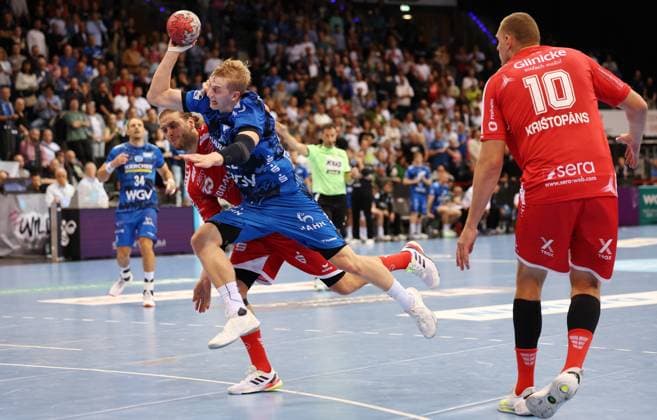 BAU 05.10.2025 Stuttgart Handball TVB Stuttgart vs. MT Melsungen, v.l. Olle Forsell Schefvert (Melsungen), Torben Matzken (TVB)
