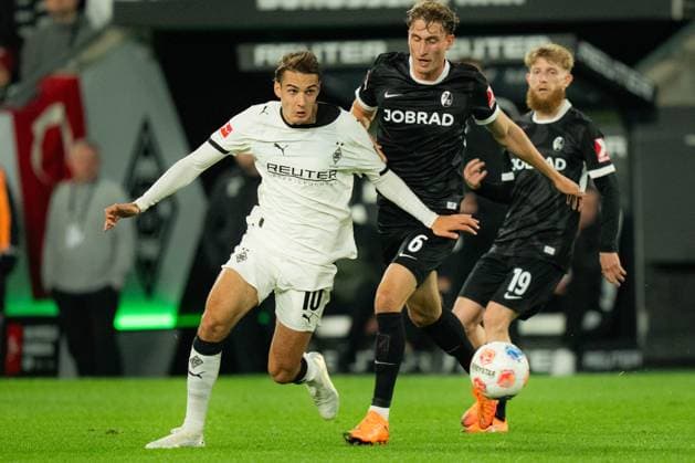 Borussia Mönchengladbach vs SC Freiburg Bundesliga MD6 Florian Neuhaus of Borussia Mönchengladbach in action during the Bundesliga match against SC Freiburg at Borussia-Park in Mönchengladbach, Germany, on October 5, 2025. Kick-off at 19:30. Copyright: xTaiseixIwamotox