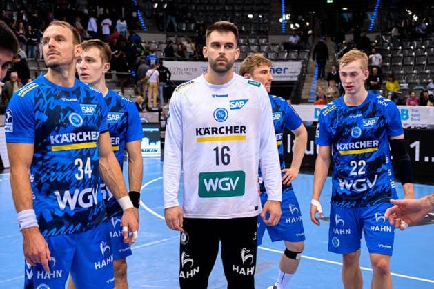 Stuttgart: HBL- 25 26 - TVB Stuttgart - MT Melsungen Kai Häfner Haefner (Stuttgart), Torhueter Miljan Vujovic (Stuttgart), Torben Matzken (Stuttgart) unzufrieden enttäuscht enttaeuscht niedergeschlagen frustriert, Stuttgart Porsche Arena Baden-Württemberg Deutschland
