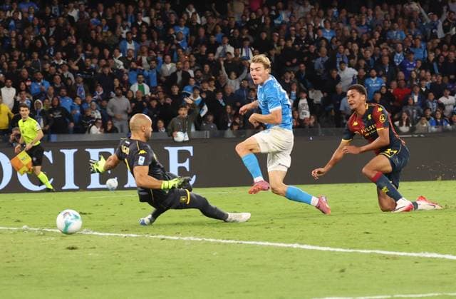 October 5, 2025, Napoli, Campania, ITALIA: Goal the Rasmus Hoyland of SSC Napoli During the 2025 26 Italian Serie A football match between SSC Napoli and Genoa on October 5, 2025, at the Diego Armando Maradona Stadium in Naples...Pictured: Napoli ITALIA - ZUMAs236 20251005_aap_s236_089 Copyright: xFabioxSassox
