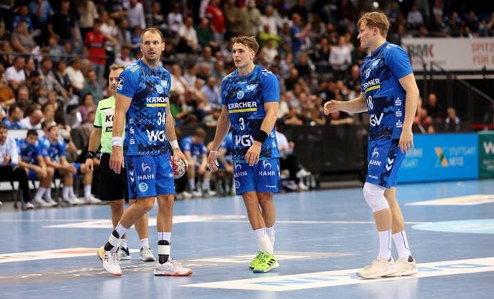 BAU 05.10.2025 Stuttgart Handball TVB Stuttgart vs. MT Melsungen, v.l. Kai Häfner, Max Häfner, Linus Schmid (TVB) enttäuscht