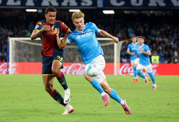 October 5, 2025, Napoli, Campania, ITALIA: Rasmus Hoyland of SSC Napoli - Sebastian Otoa of FC Genoa During the 2025 26 Italian Serie A football match between SSC Napoli and Genoa on October 5, 2025, at the Diego Armando Maradona Stadium in Naples...Pictured: Napoli ITALIA - ZUMAs236 20251005_aap_s236_095 Copyright: xFabioxSassox