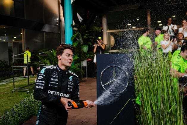 Formula 1 Singapore Grand Prix 2025 George Russell 63 (GBR) Mercedes F1 W16 Paddock Celebration with champagne during the Formula 1 Singapore Airlines Singapore Grand Prix 2025 at the Marina Bay Street Circuit, Singapore on 5 October 2025 Credit: Jun Da Tan Every Second Media Editorial use only. All images are copyright Every Second Media Limited. No images may be reproduced without prior permission. Copyright: xIMAGO EveryxSecondxMediax ESM-1610-0125 JunxDaxTanx xEveryxSecondxMediax