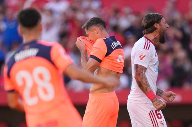 Sevilla FC v FC Barcelona, Barca - LaLiga EA Sports Robert Lewandowski centre-forward of Barcelona and Poland after failed a kick off penalty during the LaLiga EA Sports match between Sevilla FC and FC Barcelona at Estadio Ramon Sanchez Pizjuan on October 5, 2025 in Seville, Spain. Seville Spain  Copyright: xJosexBretonx originalFilename:bretonhernandez-sevillaf251005_npoNr.jpg