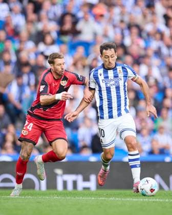 October 5, 2025, San Sebastian, Guipuzcoa, SPAIN: Florian Lejeune of Rayo Vallecano competes for the ball with Mikel Oyarzabal of Real Sociedad during the LaLiga EA Sports match between Real Sociedad and Rayo Vallecano at Anoeta on October 5, 2025, in San Sebastian, Spain. San Sebastian SPAIN - ZUMAa181 20251005_zaa_a181_180 Copyright: xRicardoxLarreinax