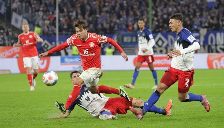 Kaishu Sano (1. FSV Mainz 05), Nicolai Remberg (HSV), William Mikelbrencis (HSV) Fussball, Herren, Saison 2025 2026,1.Liga, Volksparkstadion, Hamburger SV gegen 1.FSV Mainz 05, 4-0 DFL REGULATIONS PROHIBIT ANY USE OF PHOTOGRAPHS AS IMAGE SEQUENCES AND OR QUASI-VIDEO.