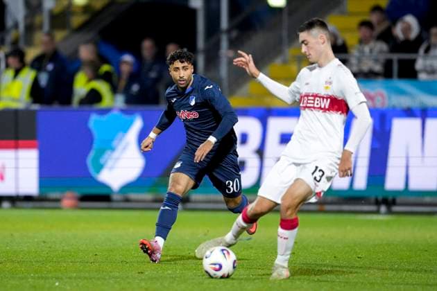 v.li.: Nader Jindaoui (El-Jindaoui, TSG II, 30), Tim Köhler (VfB II, 13), Aktion, Action, Spielszene, 05.10.2025, Sinsheim (Deutschland), Fussball, 3. Liga, TSG 1899 Hoffenheim II - VfB Stuttgart II, DFB DFL REGULATIONS PROHIBIT ANY USE OF PHOTOGRAPHS AS IMAGE SEQUENCES AND OR QUASI-VIDEO.