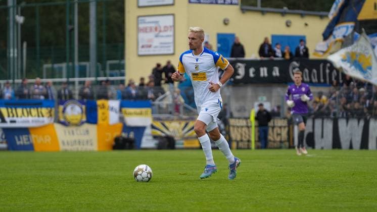 Fußball, Herren, Saison 2025 2026, Regionalliga Nordost, 11. Spieltag, FSV 63 Luckenwalde vs. FC Carl-Zeiss Jena, Samstag 05.10.2025, Werner-Seelenbinder-Stadion Luckenwalde, Im Bild: Sören Reddemann (Luckenwalde) Brandenburg Deutschland