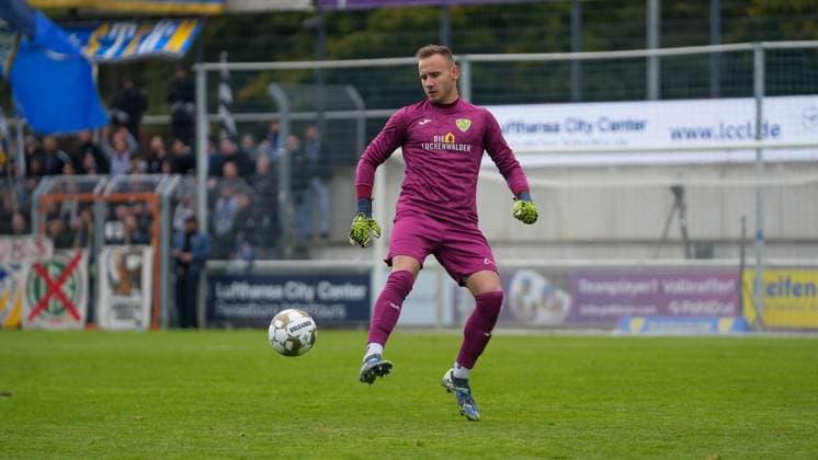 Fußball, Herren, Saison 2025 2026, Regionalliga Nordost, 11. Spieltag, FSV 63 Luckenwalde vs. FC Carl-Zeiss Jena, Samstag 05.10.2025, Werner-Seelenbinder-Stadion Luckenwalde, Im Bild: Florian Palmowski (Luckenwalde) Brandenburg Deutschland