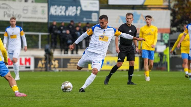 Fußball, Herren, Saison 2025 2026, Regionalliga Nordost, 11. Spieltag, FSV 63 Luckenwalde vs. FC Carl-Zeiss Jena, Samstag 05.10.2025, Werner-Seelenbinder-Stadion Luckenwalde, Im Bild: Justin Schau (Jena) Brandenburg Deutschland