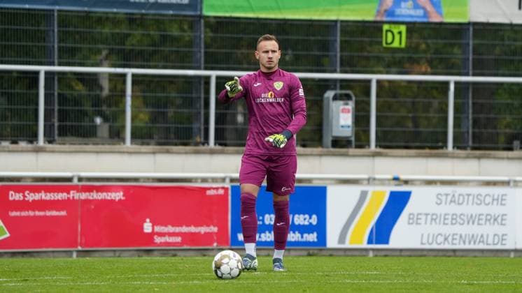 Fußball, Herren, Saison 2025 2026, Regionalliga Nordost, 11. Spieltag, FSV 63 Luckenwalde vs. FC Carl-Zeiss Jena, Samstag 05.10.2025, Werner-Seelenbinder-Stadion Luckenwalde, Im Bild: Florian Palmowski (Luckenwalde) Brandenburg Deutschland