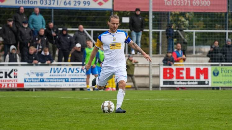 Fußball, Herren, Saison 2025 2026, Regionalliga Nordost, 11. Spieltag, FSV 63 Luckenwalde vs. FC Carl-Zeiss Jena, Samstag 05.10.2025, Werner-Seelenbinder-Stadion Luckenwalde, Im Bild: Nils Butzen (Jena) Brandenburg Deutschland