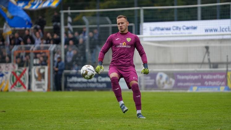 Fußball, Herren, Saison 2025 2026, Regionalliga Nordost, 11. Spieltag, FSV 63 Luckenwalde vs. FC Carl-Zeiss Jena, Samstag 05.10.2025, Werner-Seelenbinder-Stadion Luckenwalde, Im Bild: Florian Palmowski (Luckenwalde) Brandenburg Deutschland