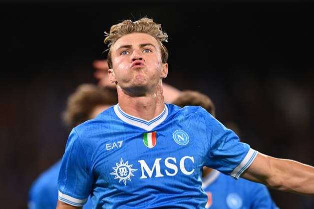 Rasmus Hojlund of S.S.C. Napoli celebrates after scoring the goal of 2-1 during the 6th day of the Serie A Championship between S.S.C. Napoli and Genoa C.F.C. at the Diego Armando Maradona Stadium on October 5, 2025 in Naples, Italy.  Copyright: xDomenicoxCippitelli IPAxSportx xipa-agency.netx xx IPA_66197826 IPA_Agency_IPA66197826