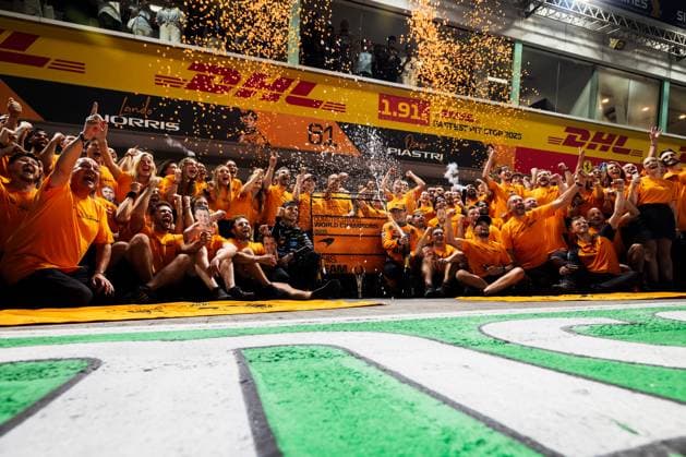 Marina Bay Street Circuit, Singapore, Singapore. 5.October.2025; Lando Norris, Oscar Piastri and Mclaren F1 team celebrate the constructors championship title during Formula One Singapore Grand Prix  aflo_306027980