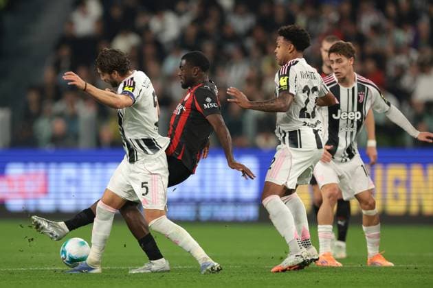 Turin, Italy, 5th October 2025. Weston McKennie and Kenan Yildiz of Juventus look on as Youssouf Fofana of AC Milan makes a rash challenge on Manuel Locatelli of Juventus Igor Tudor Head coach of Juventus reacts during the Juventus vs AC Milan Serie A match at Allianz Stadium, Turin. Picture credit should read: Jonathan Moscrop Sportimage EDITORIAL USE ONLY. No use with unauthorised audio, video, data, fixture lists, club league logos or live services. Online in-match use limited to 120 images, no video emulation. No use in betting, games or single club league player publications. SPI_020_JM_JUVE_MILAN_ SPI-4188-0020