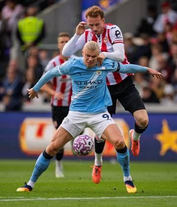Brentford v Manchester City Premier League Erling Haaland of Manchester City holds off Sepp van den Berg of Brentford during the Premier League match at the Gtech Community Stadium, Brentford UK Newspapers OUT Copyright: xGraemexWilcocksonx FIL-22323-0148
