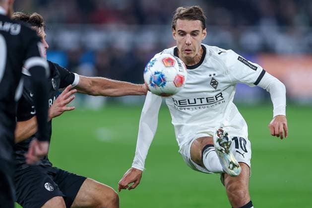 05.10.2025, Fußball, Borussia Mönchengladbach - SC Freiburg, 1. Fußball Bundesliga, Borussia-Park, Saison 2025 2026: Florian Neuhaus (Borussia Mönchengladbach 10) DFB regulations prohibit any use of photographs as image sequences and or quasi-video. Nordrhein-Westfalen Deutschland