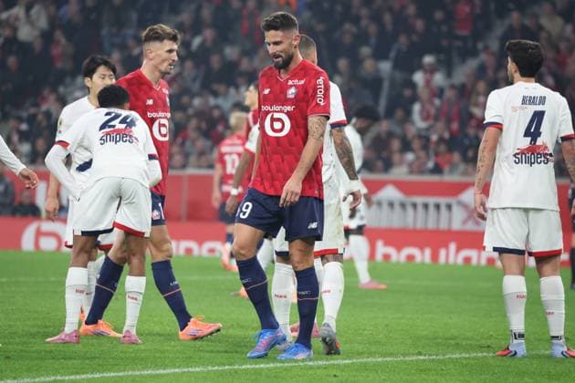 FOOTBALL : LOSC Lille vs PSG - Ligue 1 J7 - 05 10 2025 Olivier GIROUD (LOSC Lille) lors du match LOSC Lille vs PSG, Ligue 1 J7, Decathlon Arena stade Pierre Mauroy, le 5 octobre 2025 - photo Laurent Sanson PsnewZ  Copyright: xLaurentxSANSONx xPsnewZx