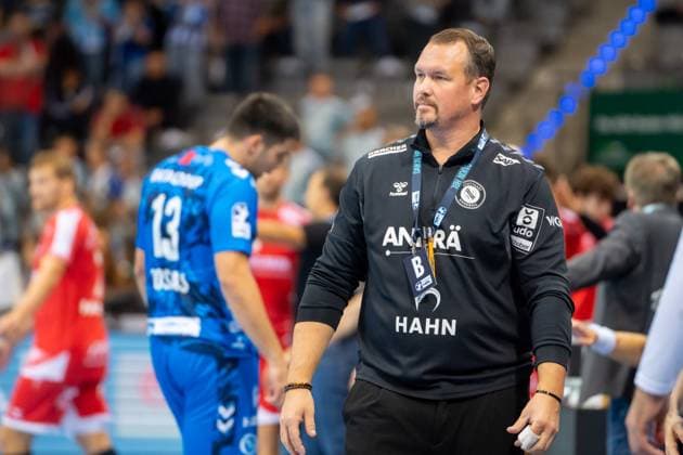 Handball I Herren I Saison 2025-2026 I Bundesliga I 7. Spieltag I TVB Stuttgart - MT Melsungen I 05.10.2025 Trainer Misha Kaufmann (TVB Stuttgart) Stuttgart Porsche Arena Baden-Württemberg Deutschland Copyright: xLobeca MaxxPetershansx