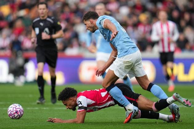 Premier League Brentford v Manchester City Ruben Dias of Manchester City fouls Kevin Schade of Brentford during the Premier League match Brentford vs Manchester City at The Gtech Community Stadium, London, United Kingdom, 5th October 2025 (Photo by Harvey Murphy News Images) Copyright: xHarveyxMurphy NewsxImagesx
