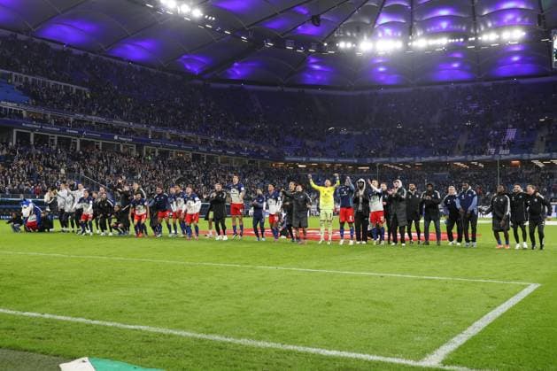 05.10.2025, xtgx, Fussball - 1.Bundesliga, Hamburger SV - FSV Mainz 05 emspor, v.l. Hamburg Jubel ueber den Sieg, Jubel nach Spielende (DFL DFB REGULATIONS PROHIBIT ANY USE OF PHOTOGRAPHS as IMAGE SEQUENCES and or QUASI-VIDEO) Hamburg